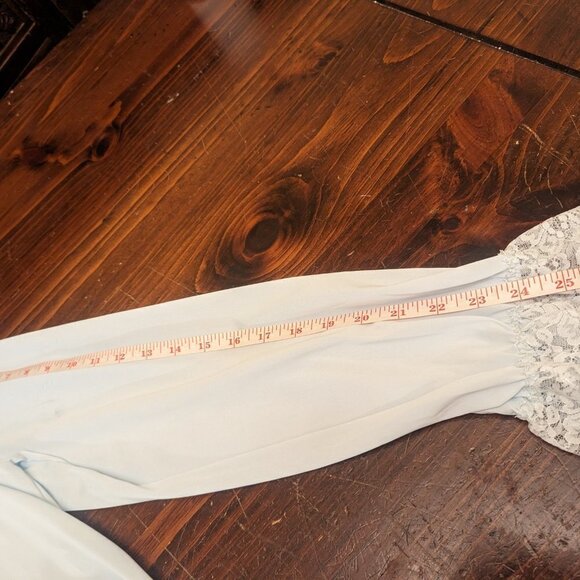VINTAGE Shadow Line robe, light blue, nylon, rose details, size Medium - Picture 8 of 11